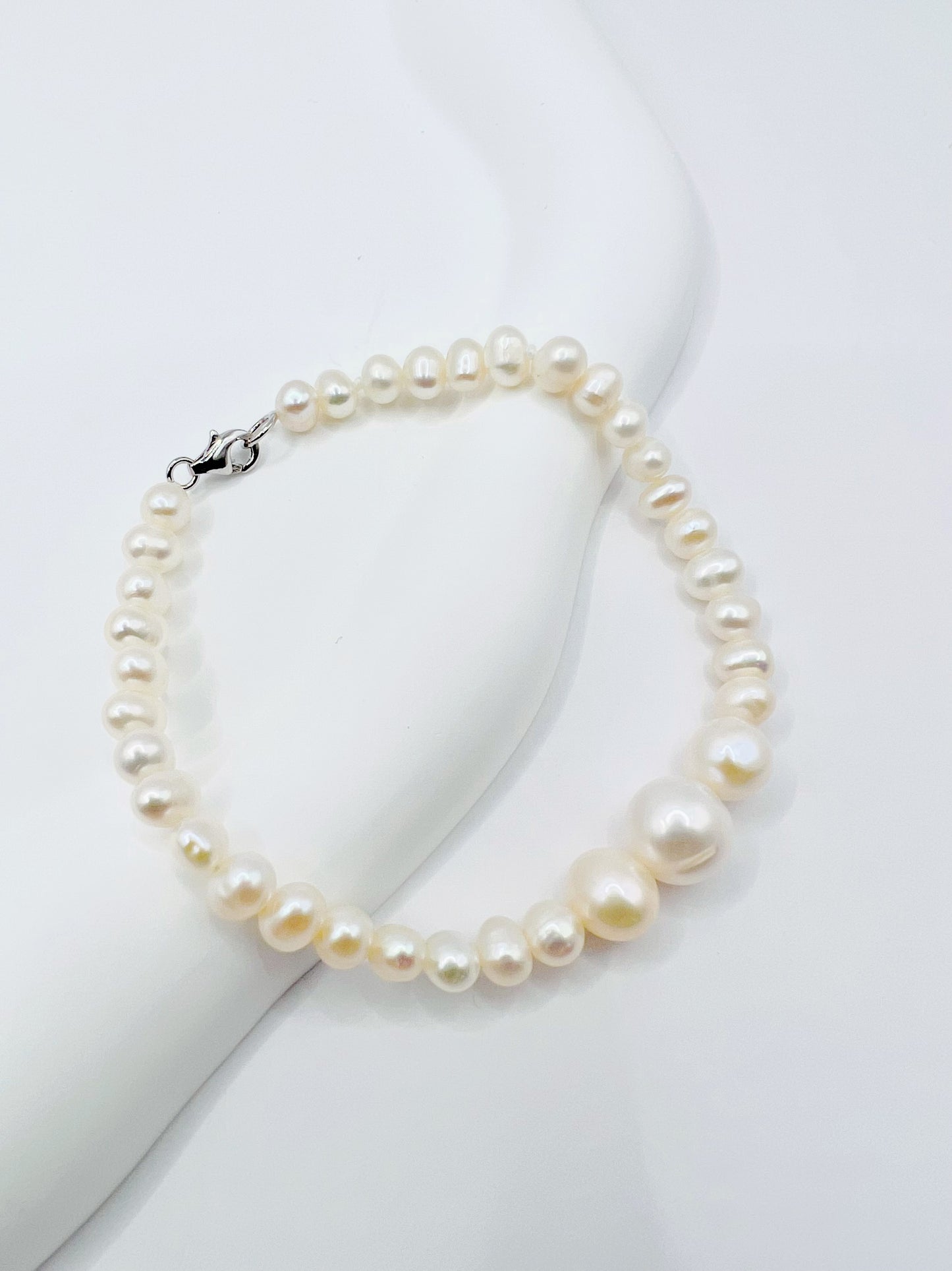 5-9mm WHITE FRESHWATER PEARL BRACELET