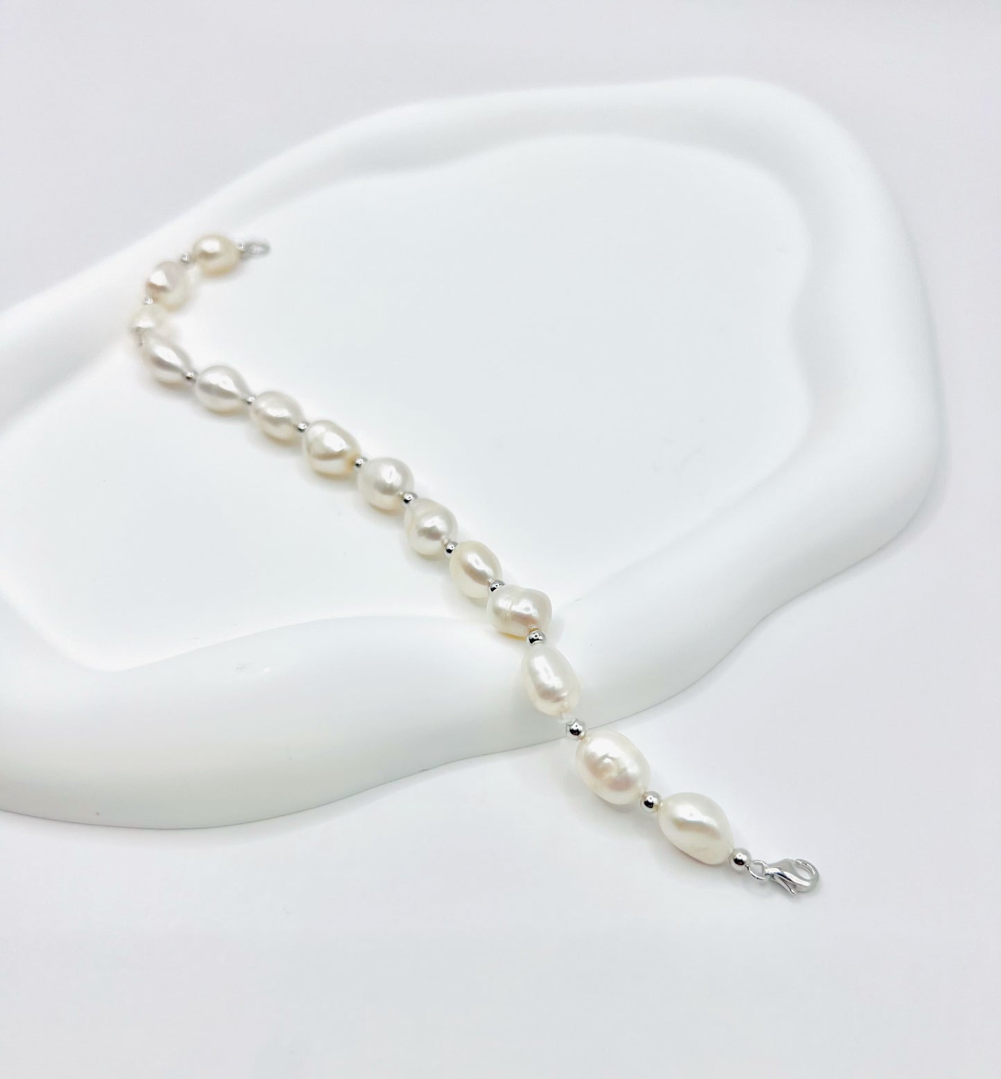 8-9mm WHITE FRESHWATER PEARL BRACELET