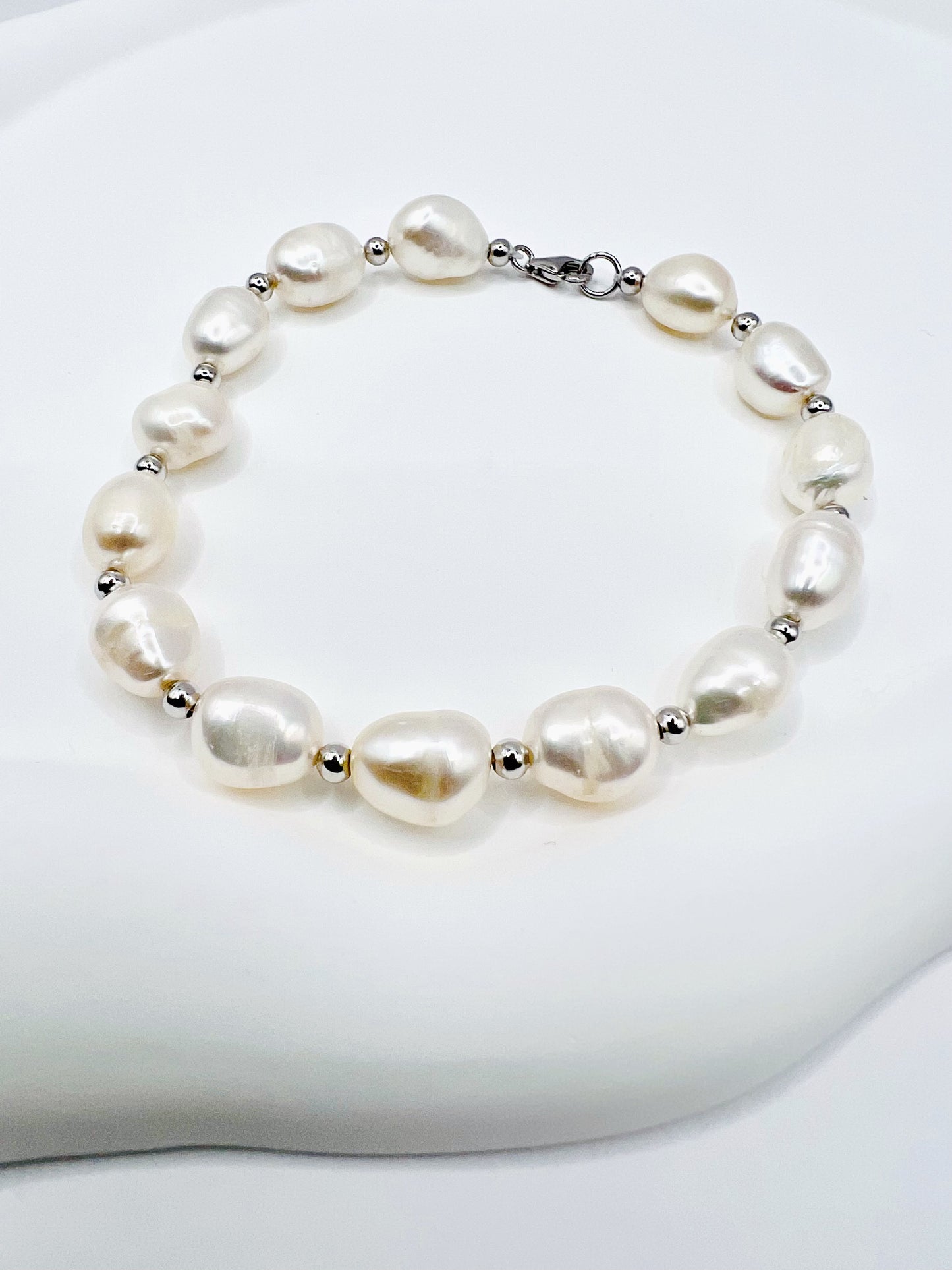 8-9mm WHITE FRESHWATER PEARL BRACELET