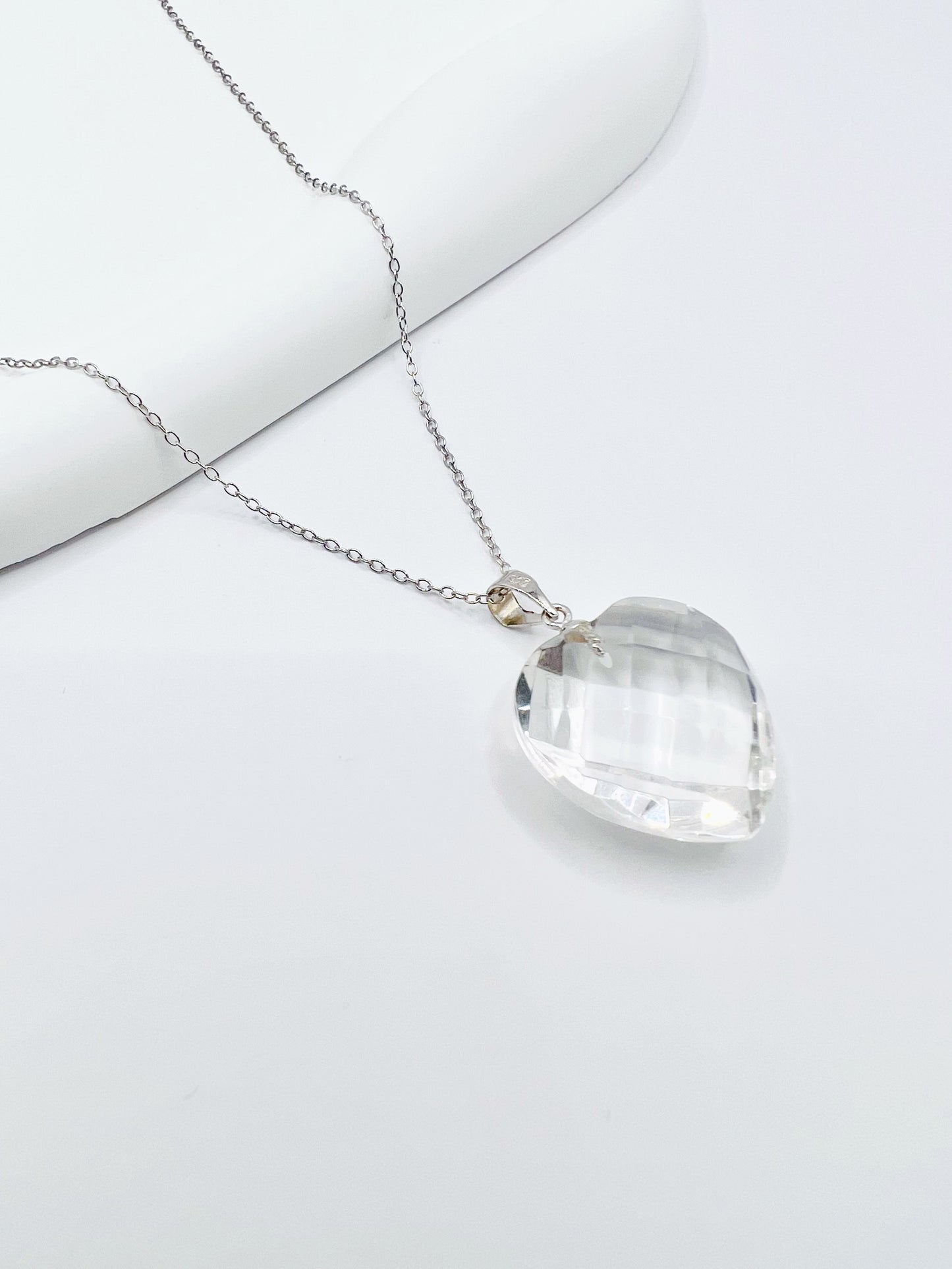 HEART CRYSTAL PENDANT NECKLACE