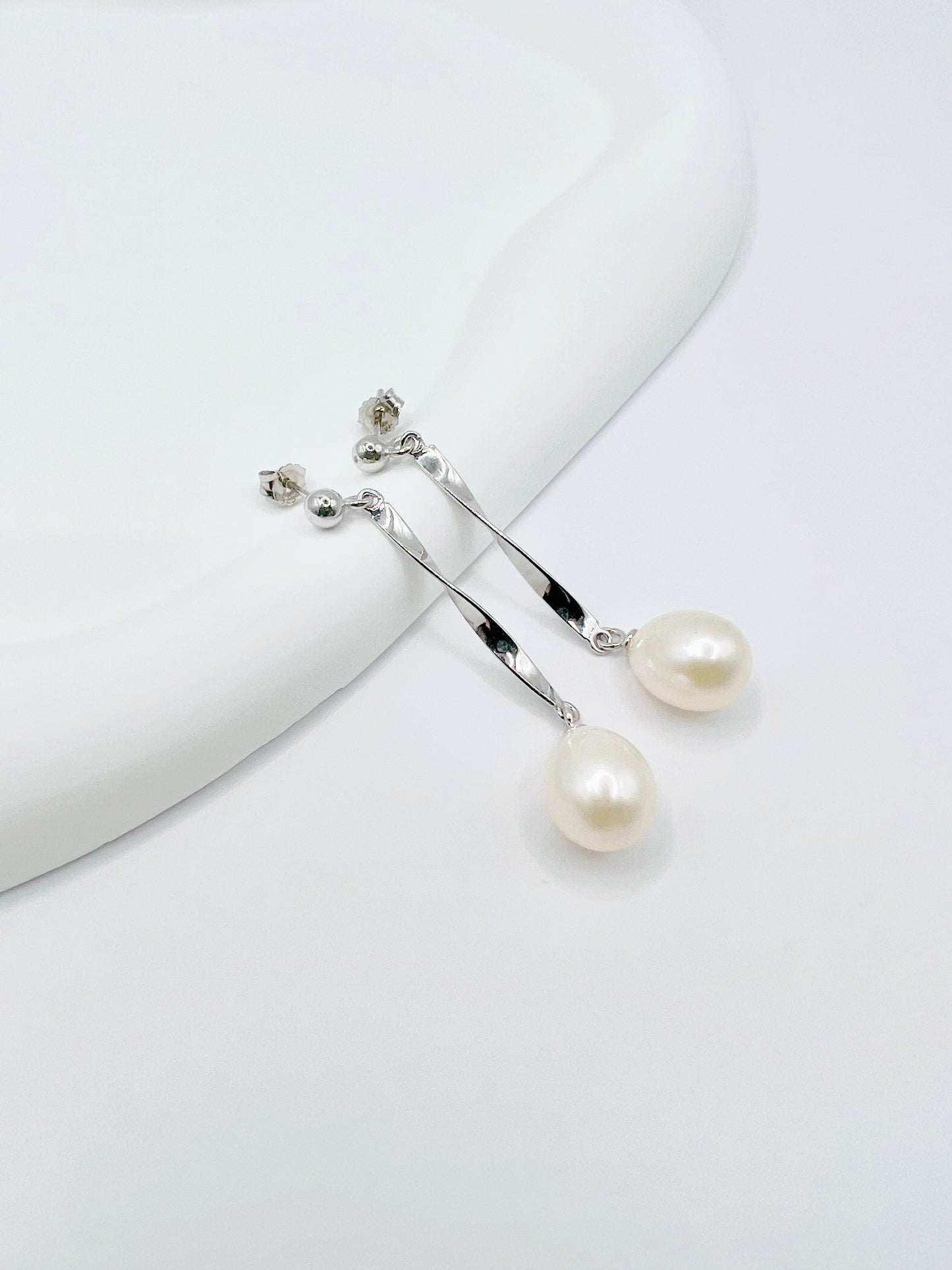 7-8mm WHITE FRESHWATER PEARL EARRINGS