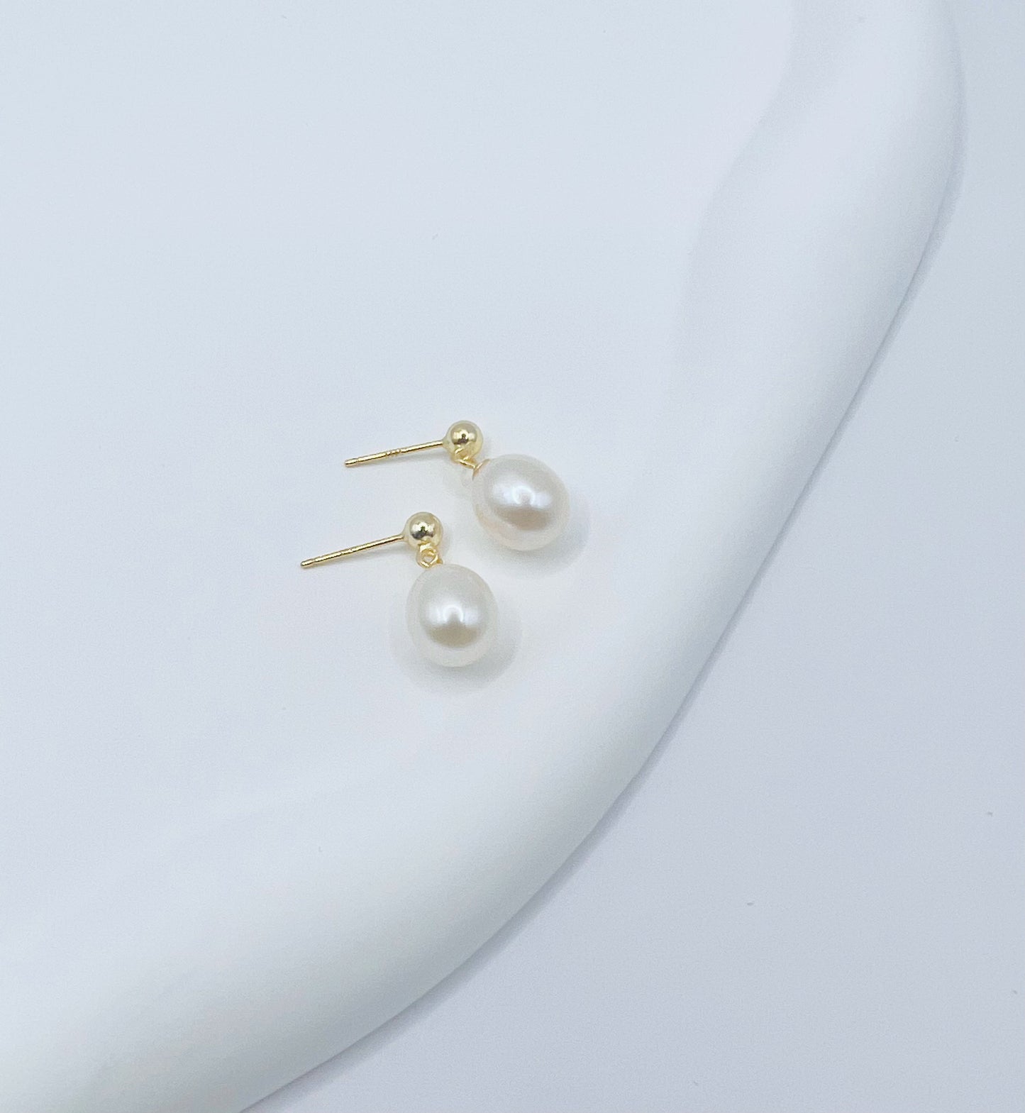 JEMMA WHITE FRESHWATER PEARL EARRINGS