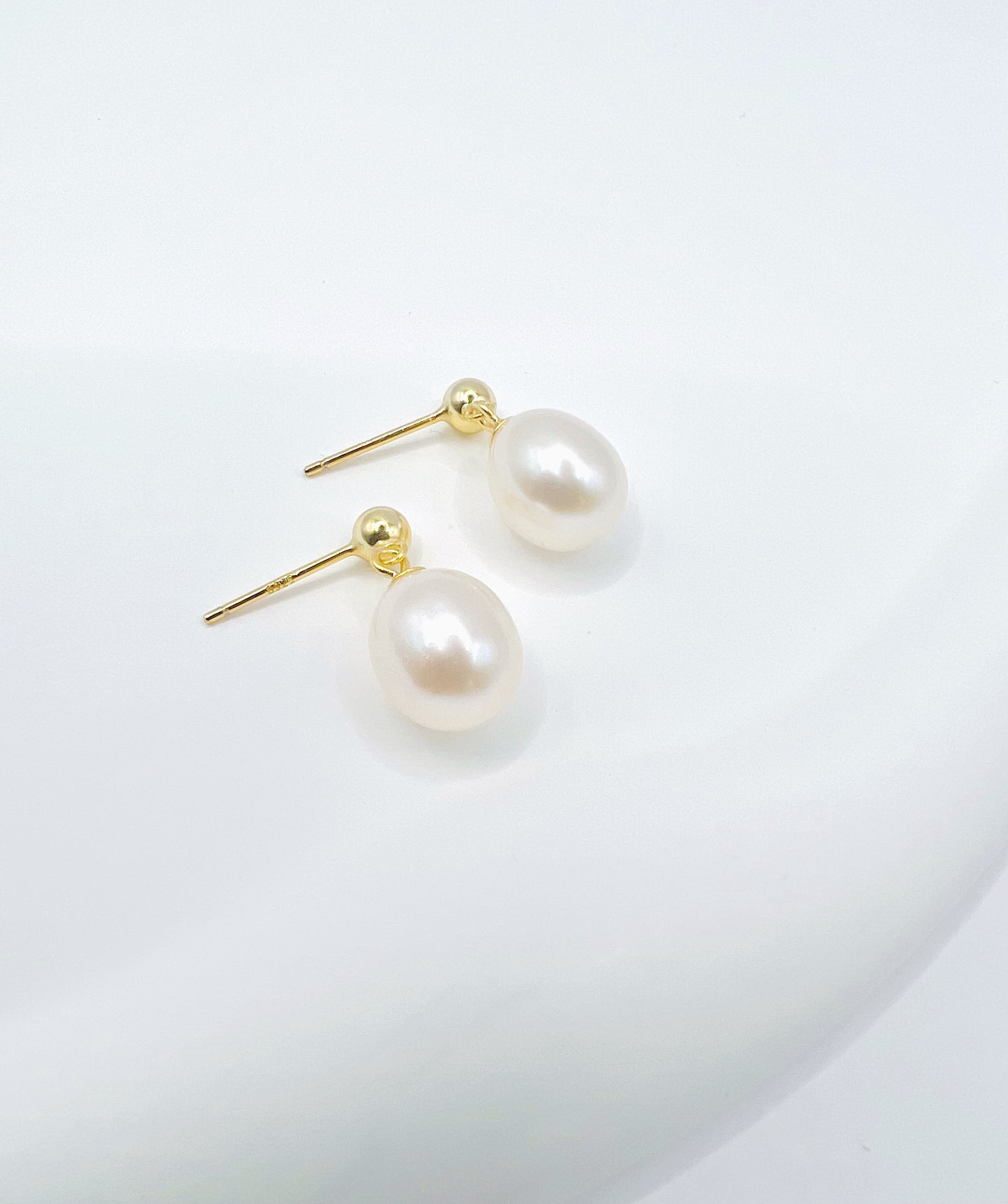 JEMMA WHITE FRESHWATER PEARL EARRINGS