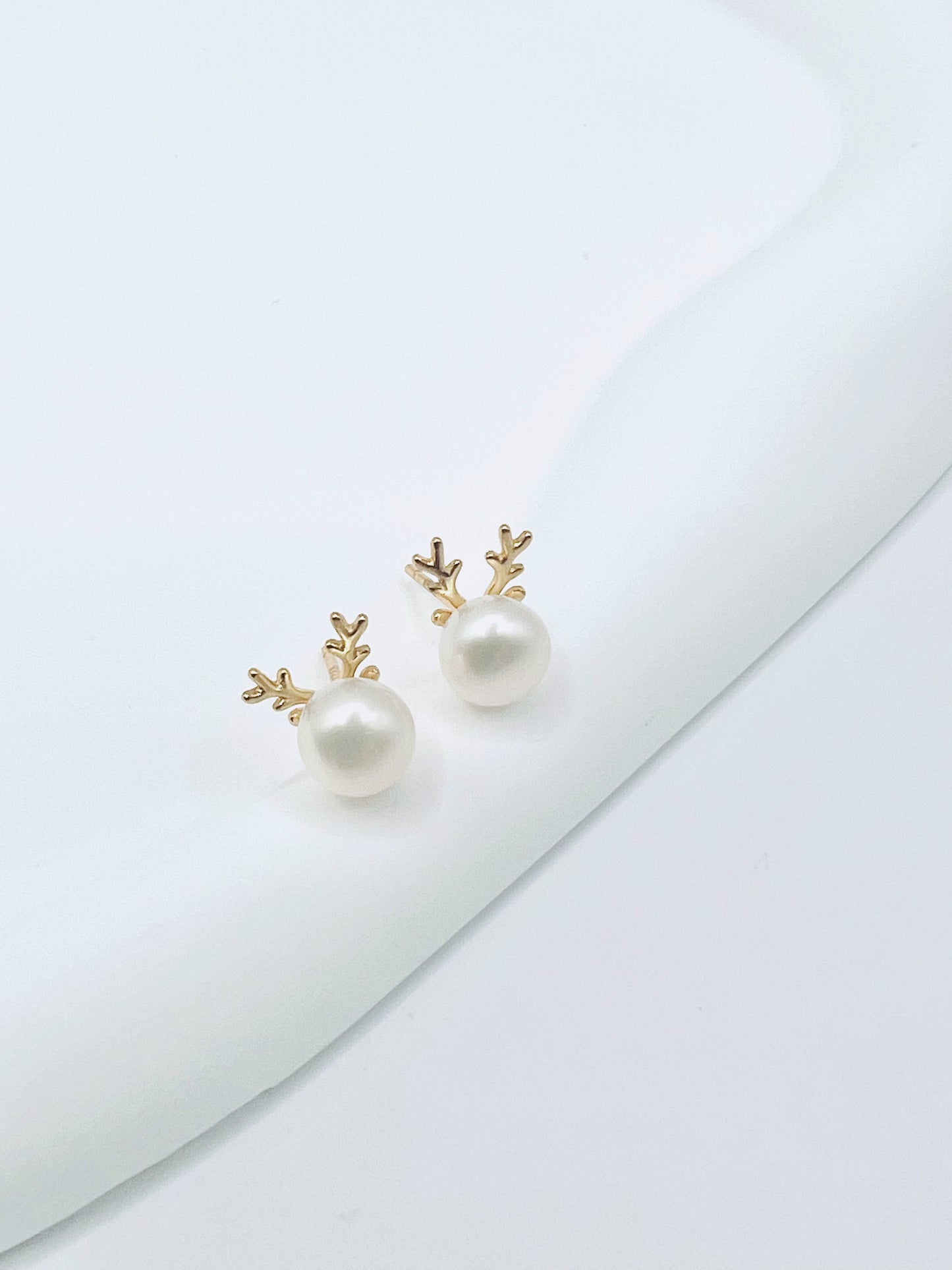 6.5-7mm FRESHWATER PEARL EARRINGS-GOLD PLATED