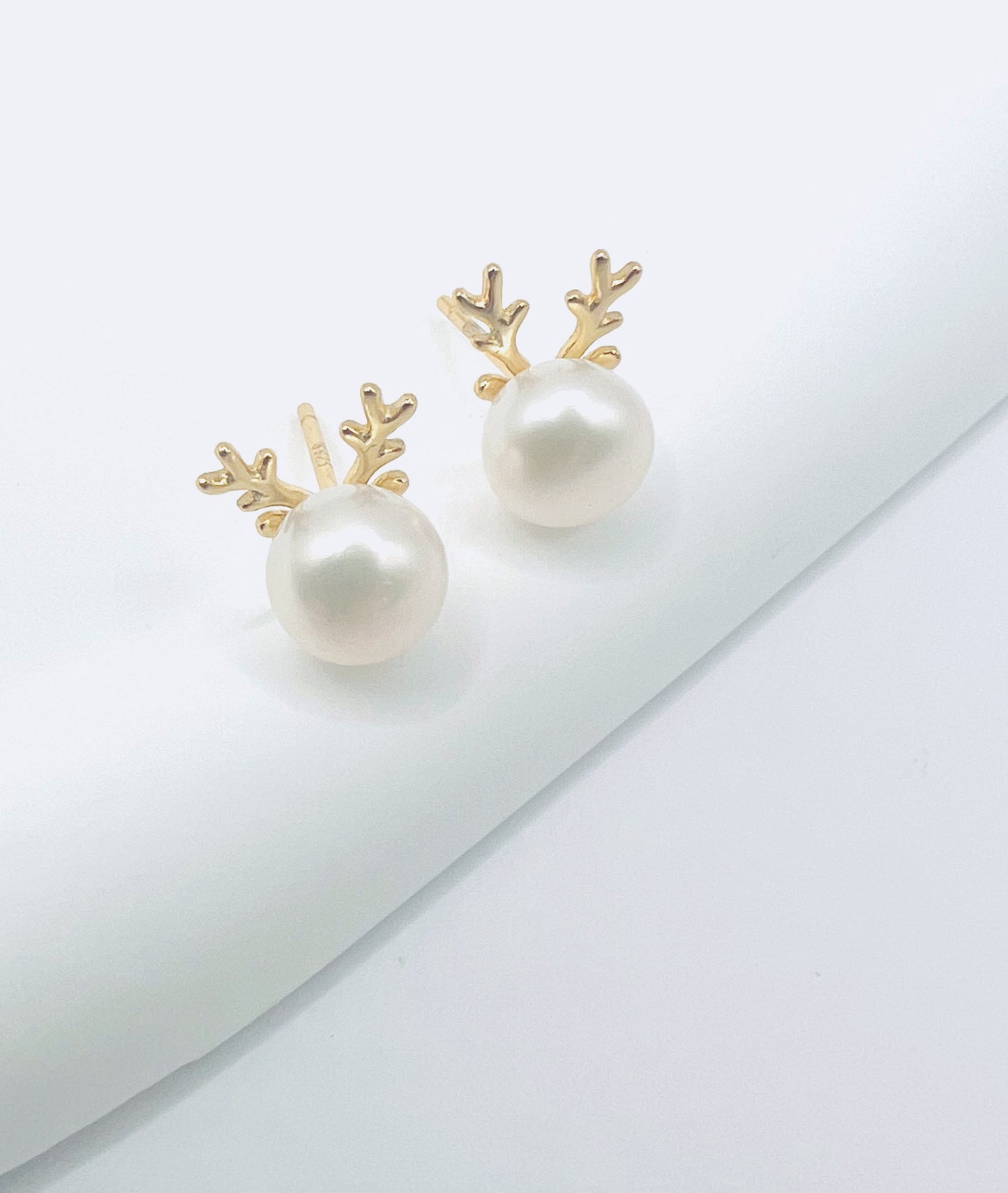 6.5-7mm FRESHWATER PEARL EARRINGS-GOLD PLATED