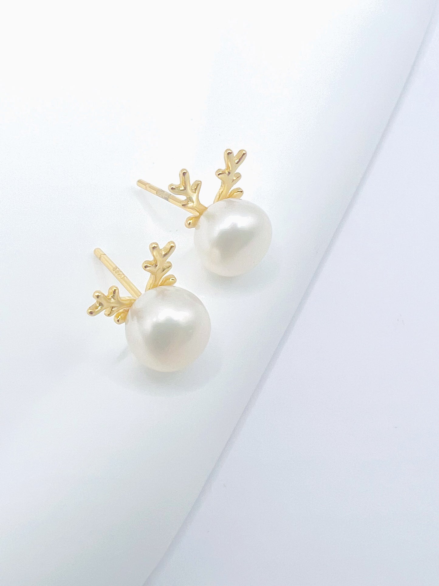 6.5-7mm FRESHWATER PEARL EARRINGS-GOLD PLATED