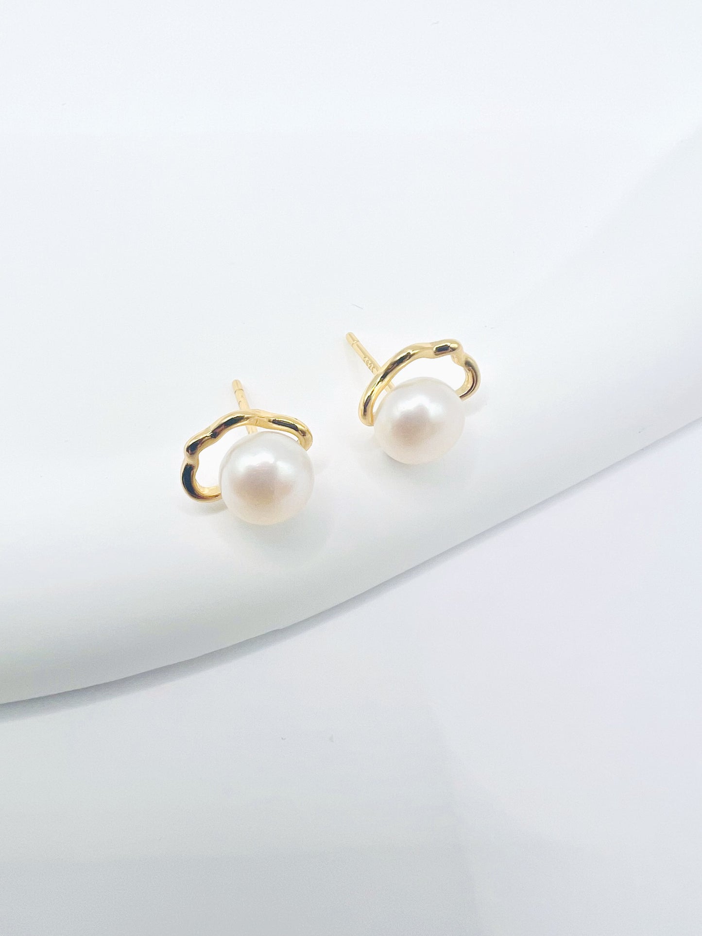 KIARA 6.5-7mm FRESHWATER PEARL EARRINGS - GOLD