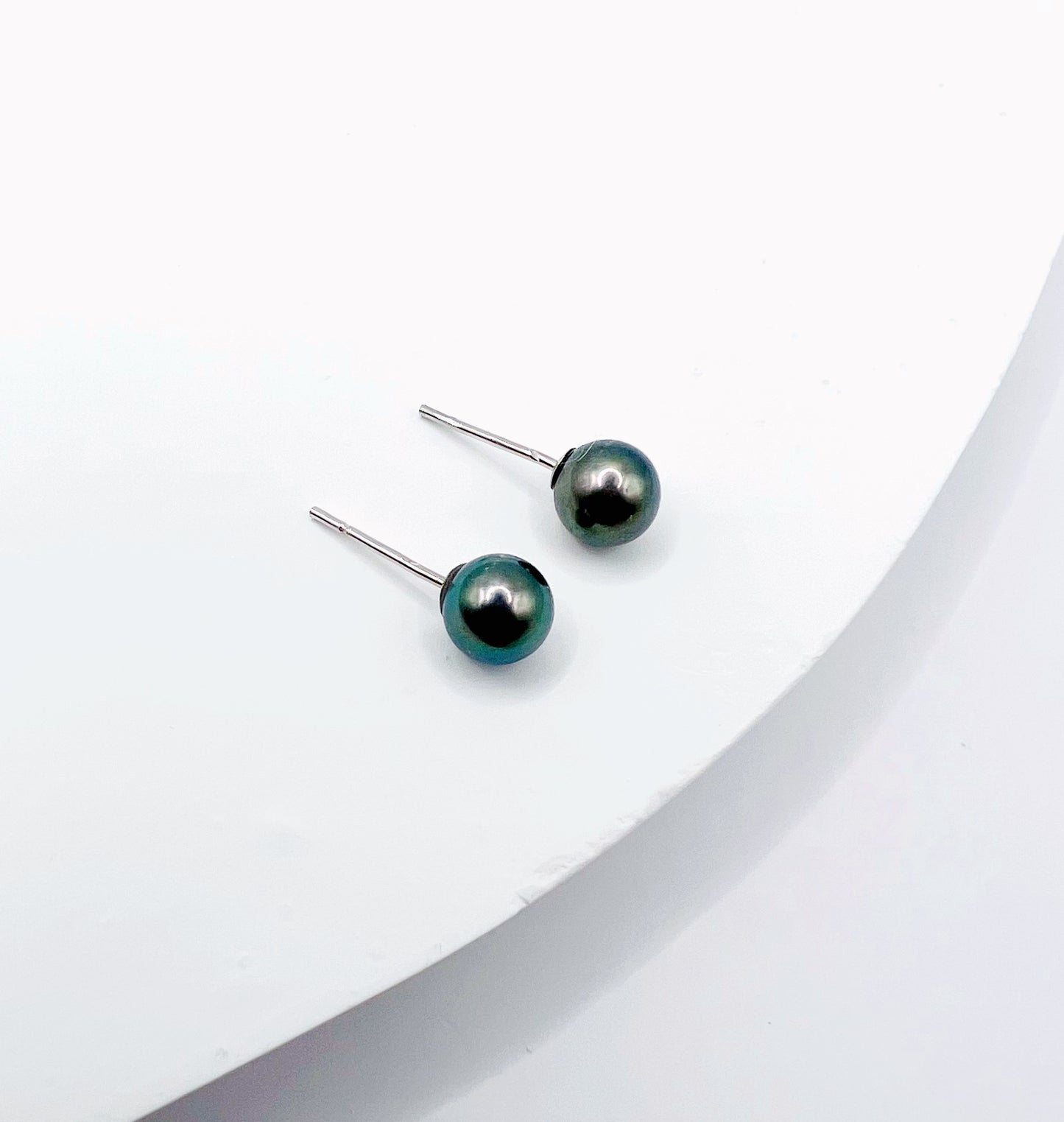 AISHA 6.5-7mm BLACK ROUND FRESHWATER PEARL EARRINGS