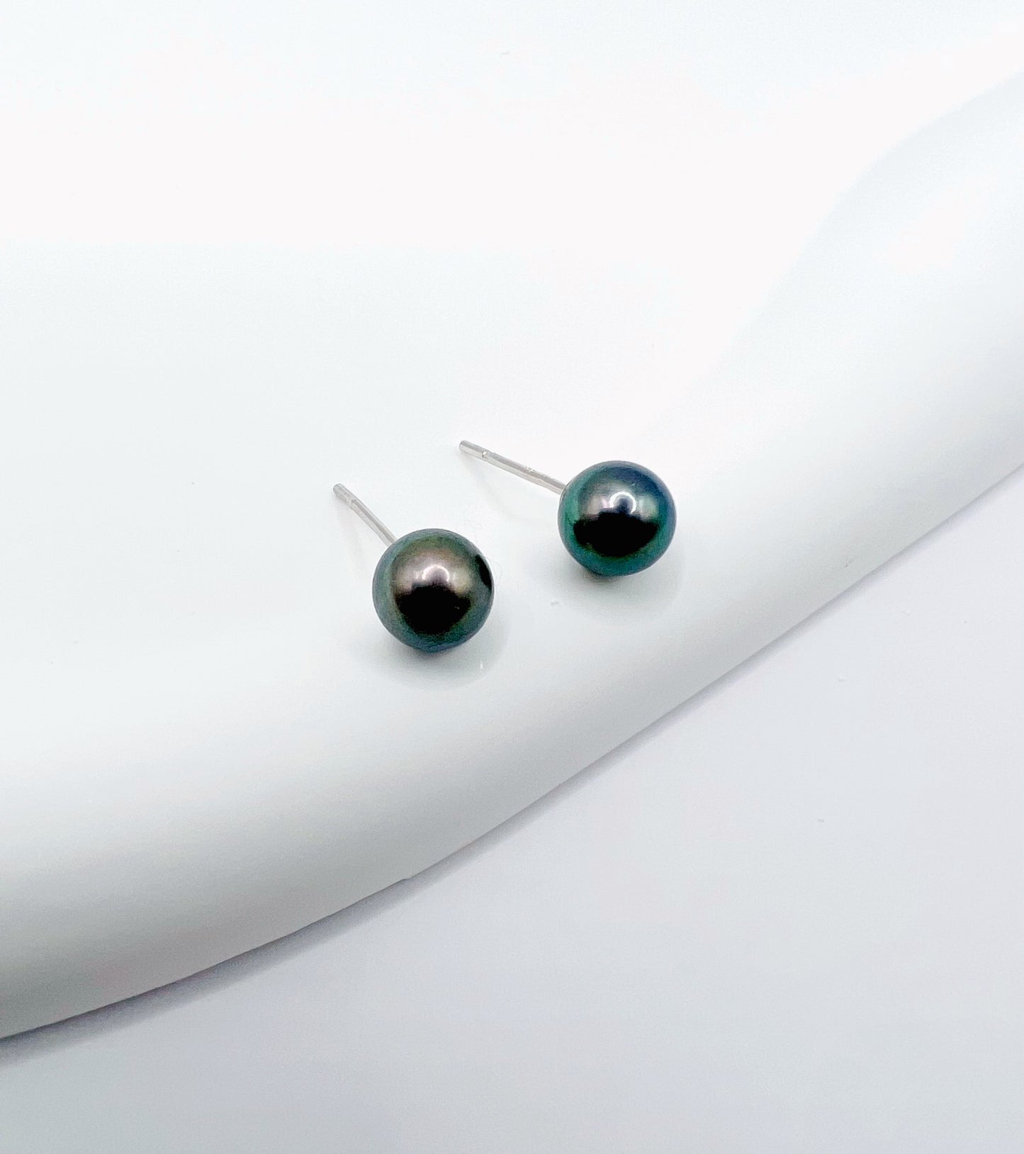 AISHA 6.5-7mm BLACK ROUND FRESHWATER PEARL EARRINGS