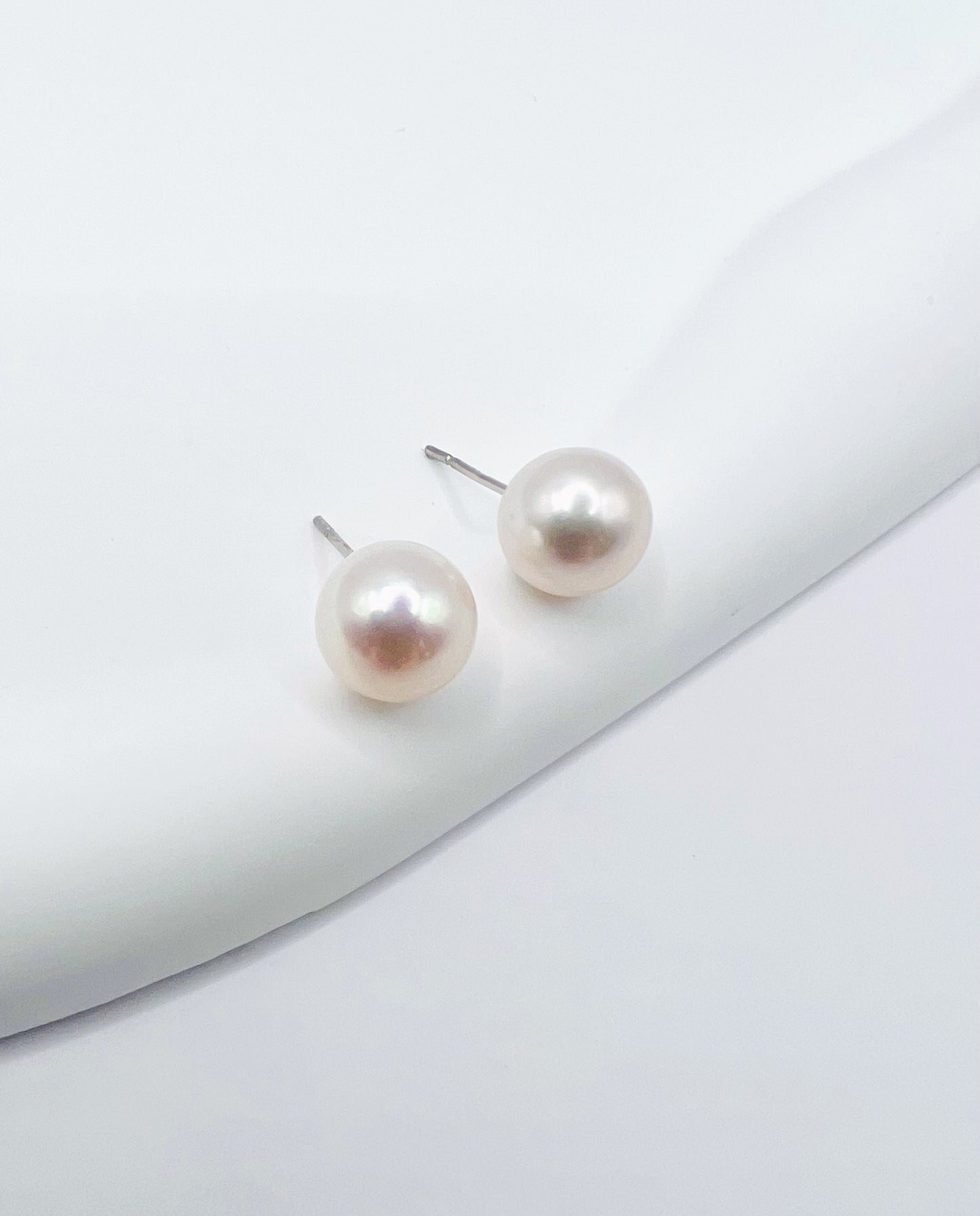 ARIAL 9-9.5mm ROUND FRESHWATER PEARL EARRINGS