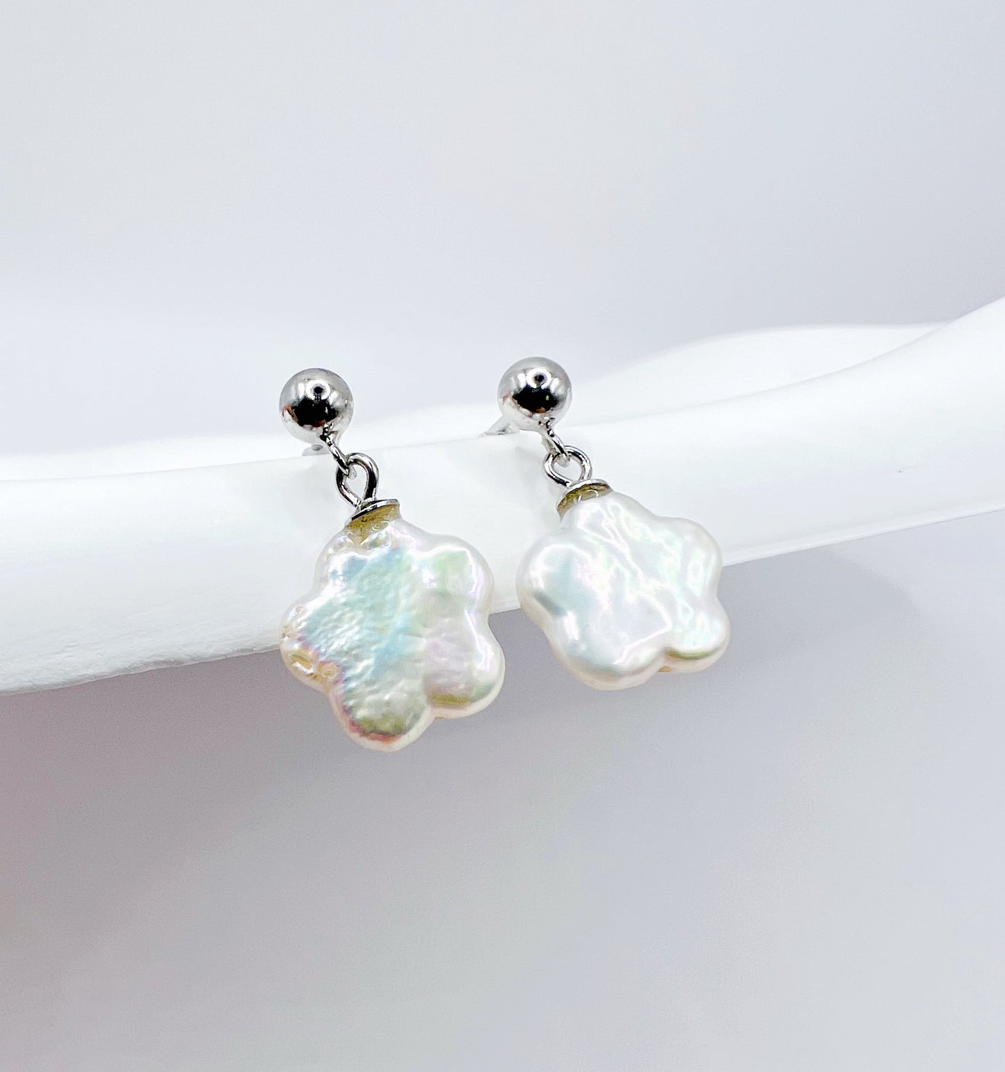 FLOWER FRESHWATER PEARL EARRINGS