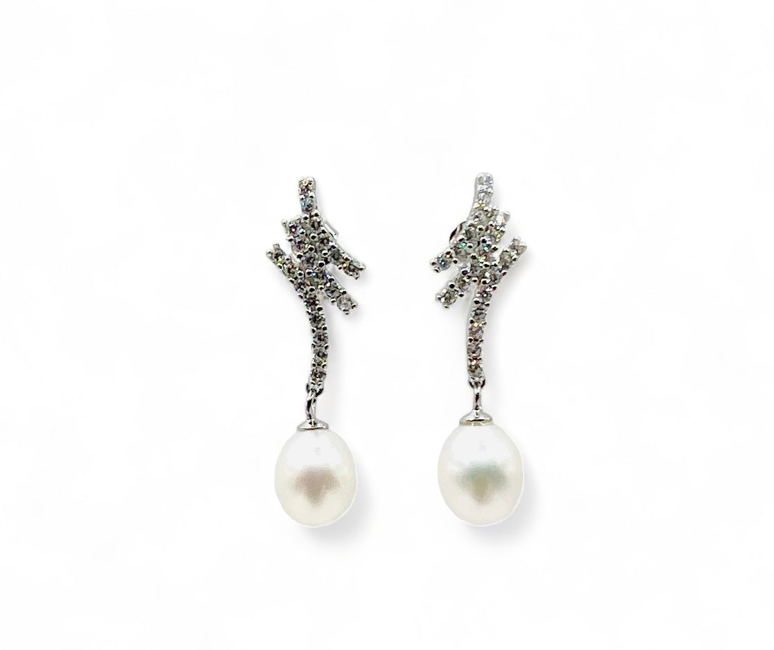 Sarai Pearl Earrings - White Fresh Water Pearl