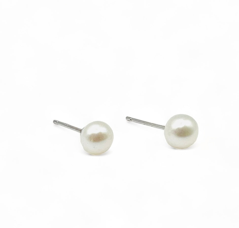 Stud Earrings with round Freshwater Earrings - Silver